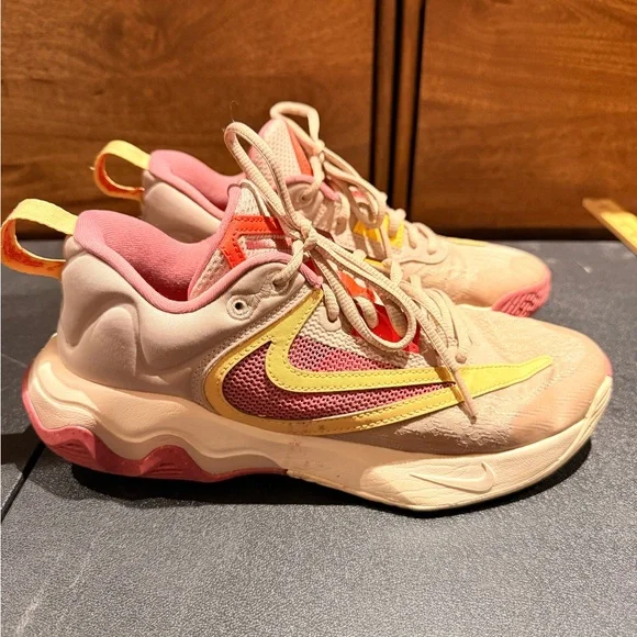 NEW IN BOX Size 6.5 Nike Giannis Immortality 3 Low Fossil Stone Celestial Gold - Picture 3 of 12